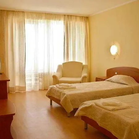 Alen Mak 7 2* Златни пясъци