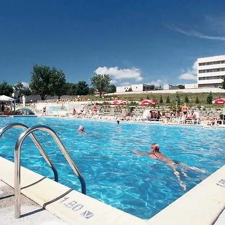 Alen Mak 7 2* Златни пясъци